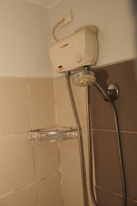 Huge A2J Executive Luxury 1Br Suite Near Abs Cbn, Gma Manila Bagian luar foto