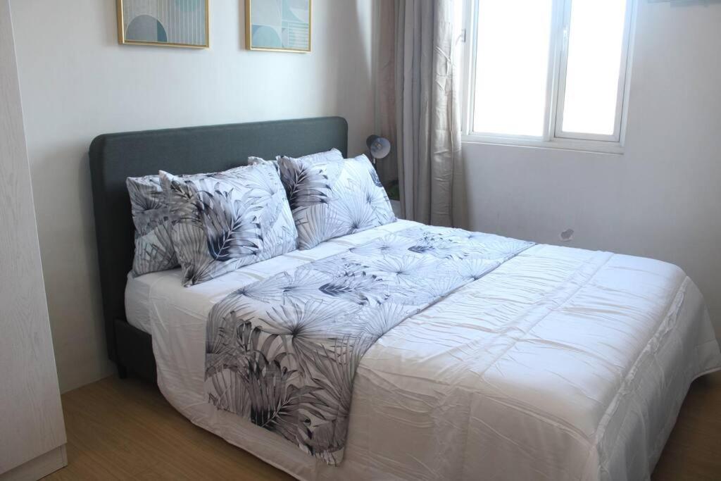 Huge A2J Executive Luxury 1Br Suite Near Abs Cbn, Gma Manila Bagian luar foto