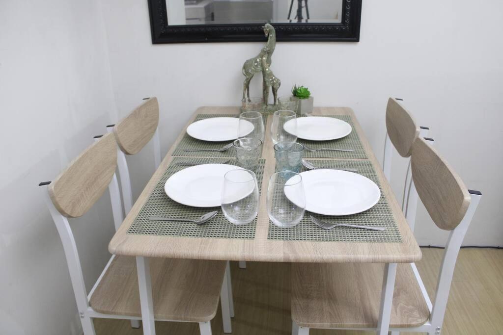 Huge A2J Executive Luxury 1Br Suite Near Abs Cbn, Gma Manila Bagian luar foto