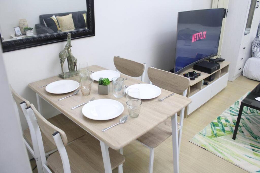 Huge A2J Executive Luxury 1Br Suite Near Abs Cbn, Gma Manila Bagian luar foto