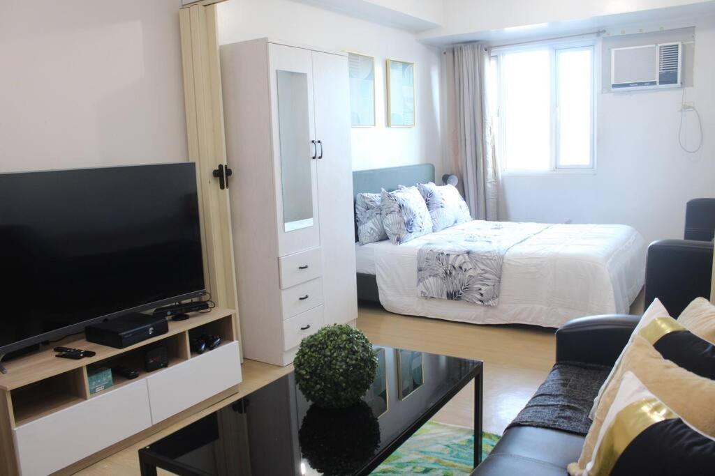 Huge A2J Executive Luxury 1Br Suite Near Abs Cbn, Gma Manila Bagian luar foto