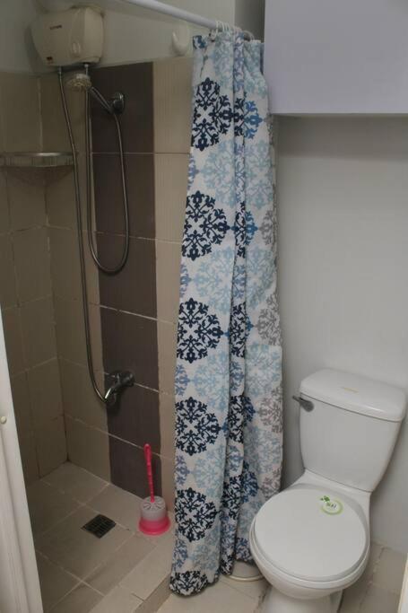 Huge A2J Executive Luxury 1Br Suite Near Abs Cbn, Gma Manila Bagian luar foto