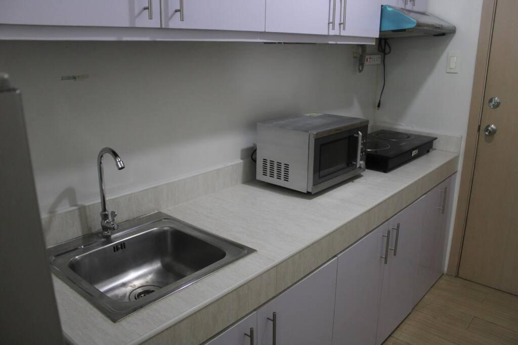 Huge A2J Executive Luxury 1Br Suite Near Abs Cbn, Gma Manila Bagian luar foto